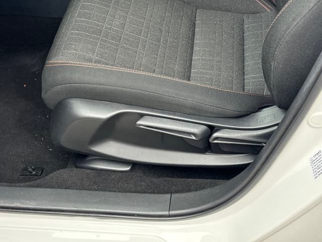 Vehicle image 7 of 21