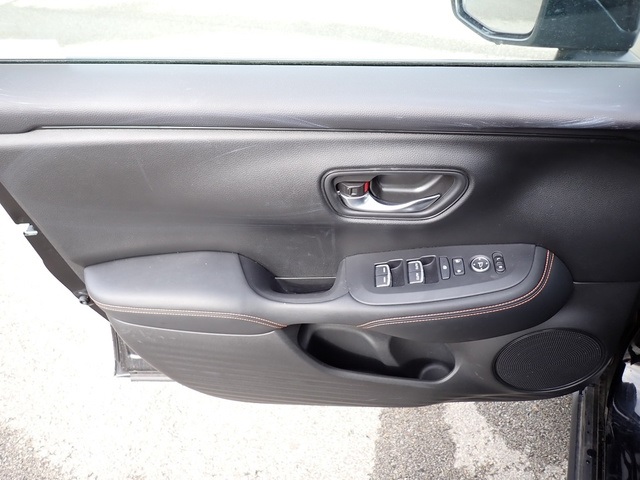 Vehicle image 17 of 26