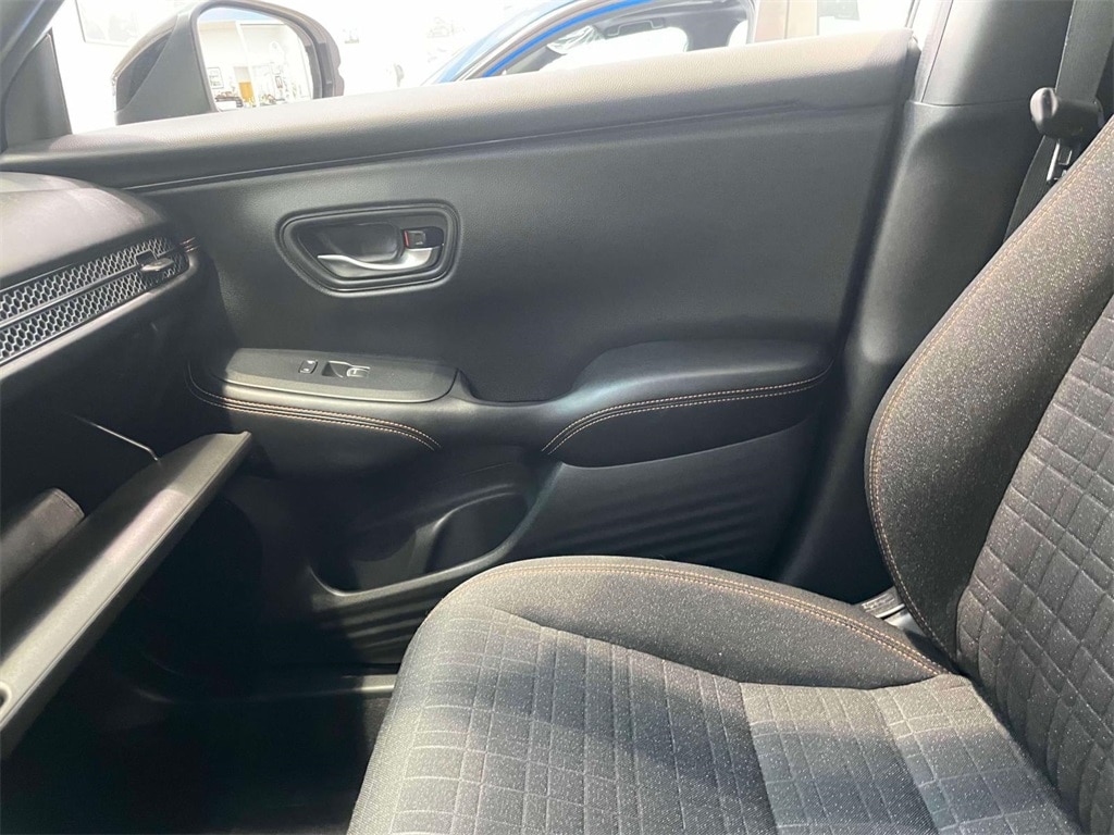 Vehicle image 27 of 30