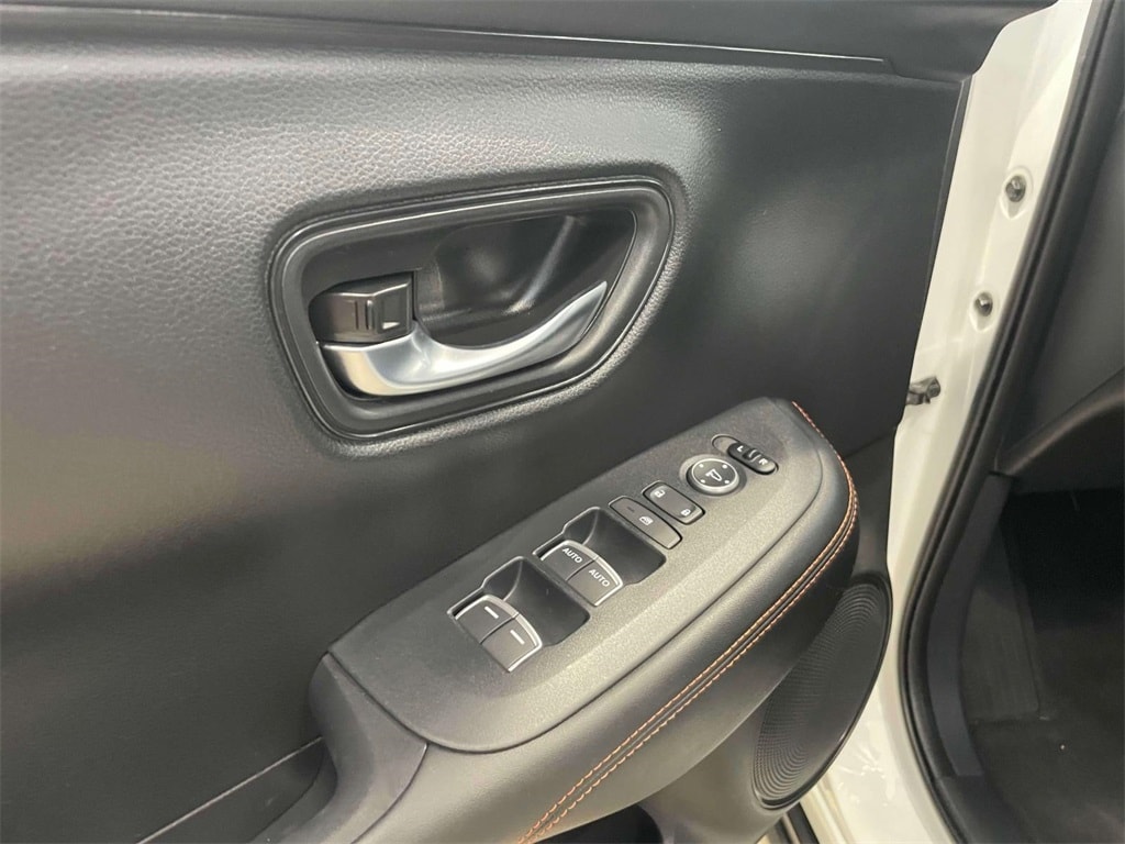Vehicle image 14 of 30