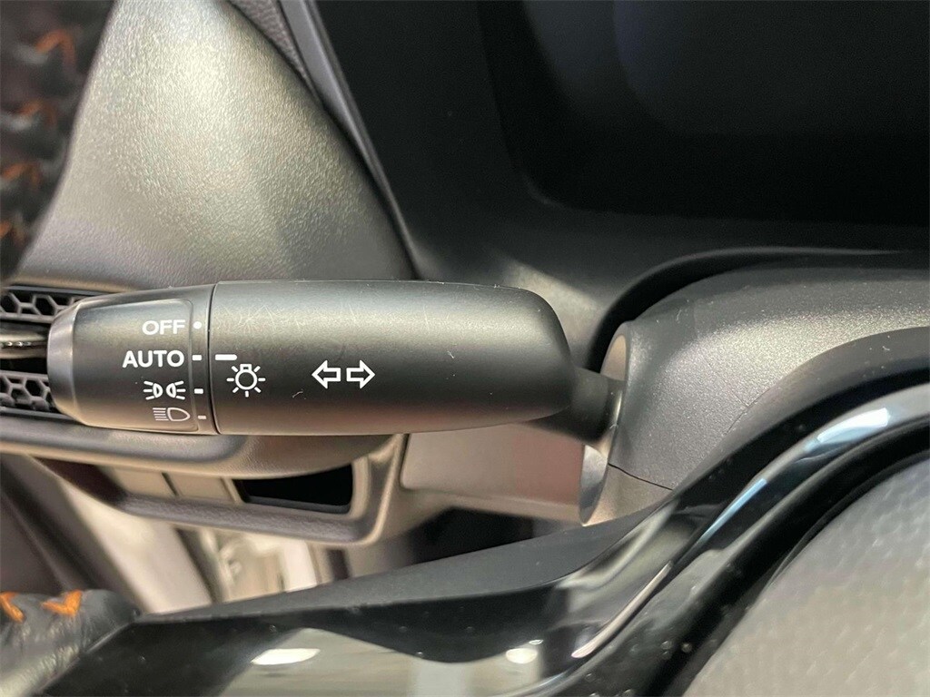 Vehicle image 19 of 30