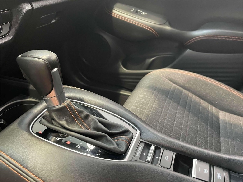 Vehicle image 23 of 30