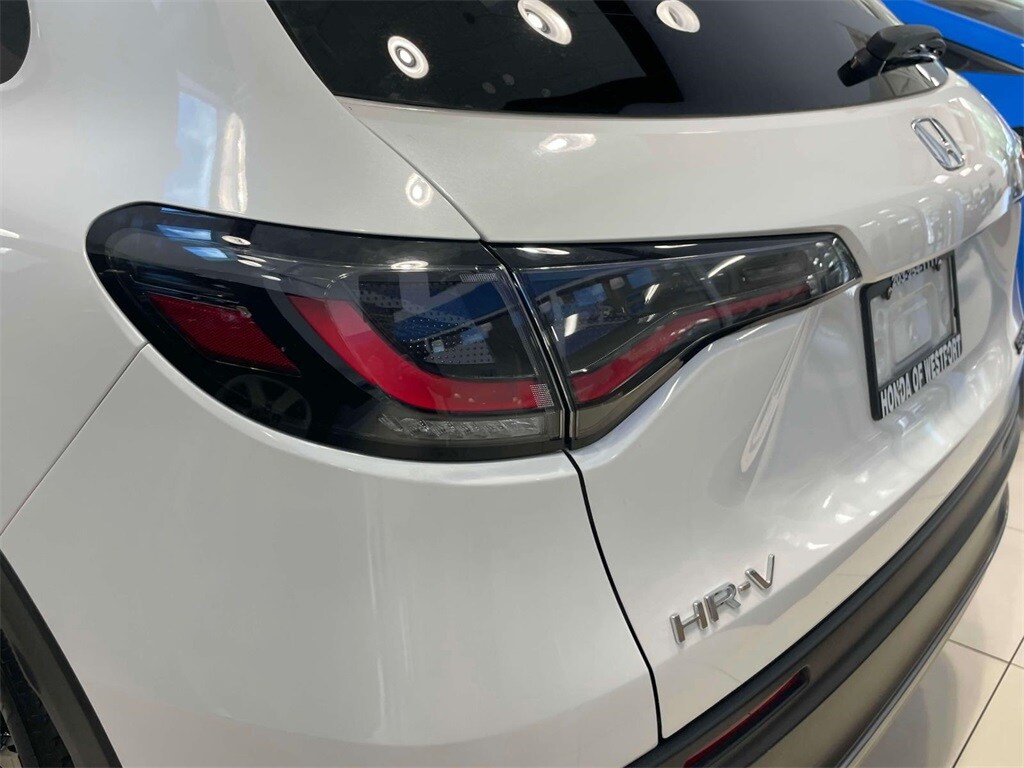 Vehicle image 8 of 30