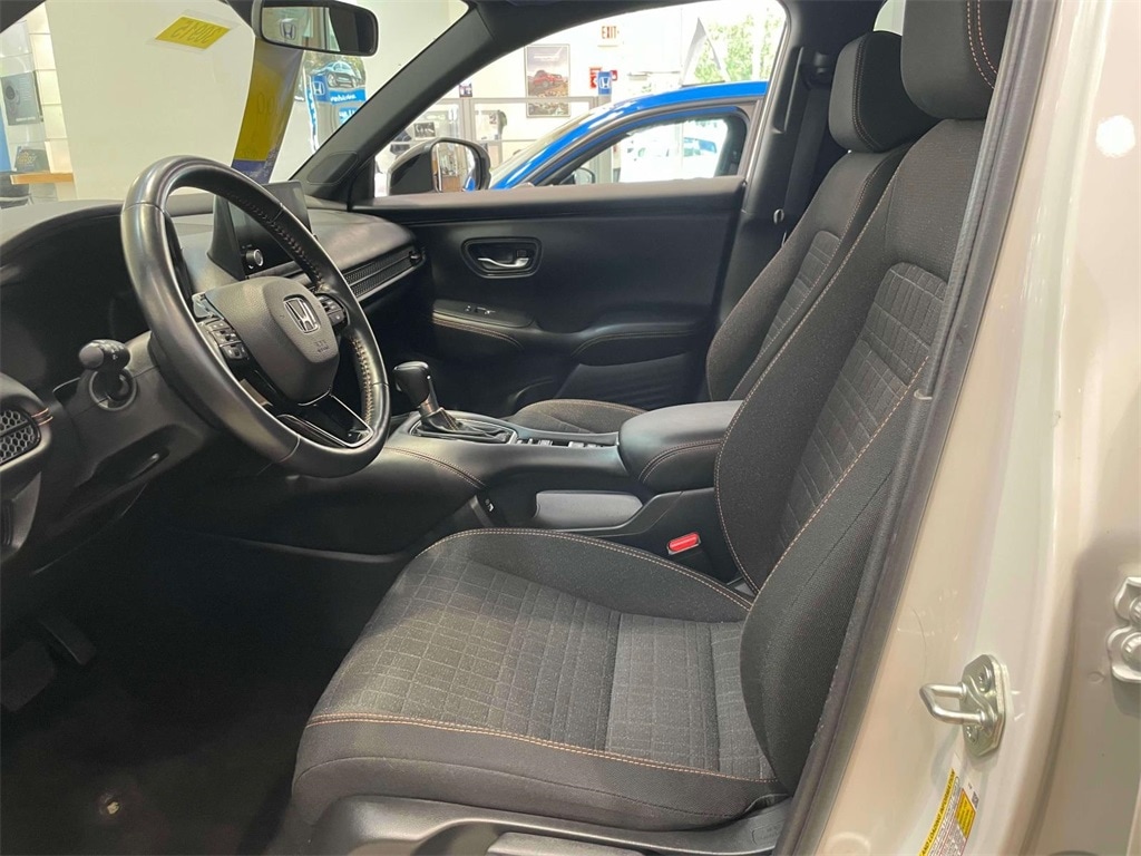 Vehicle image 12 of 30