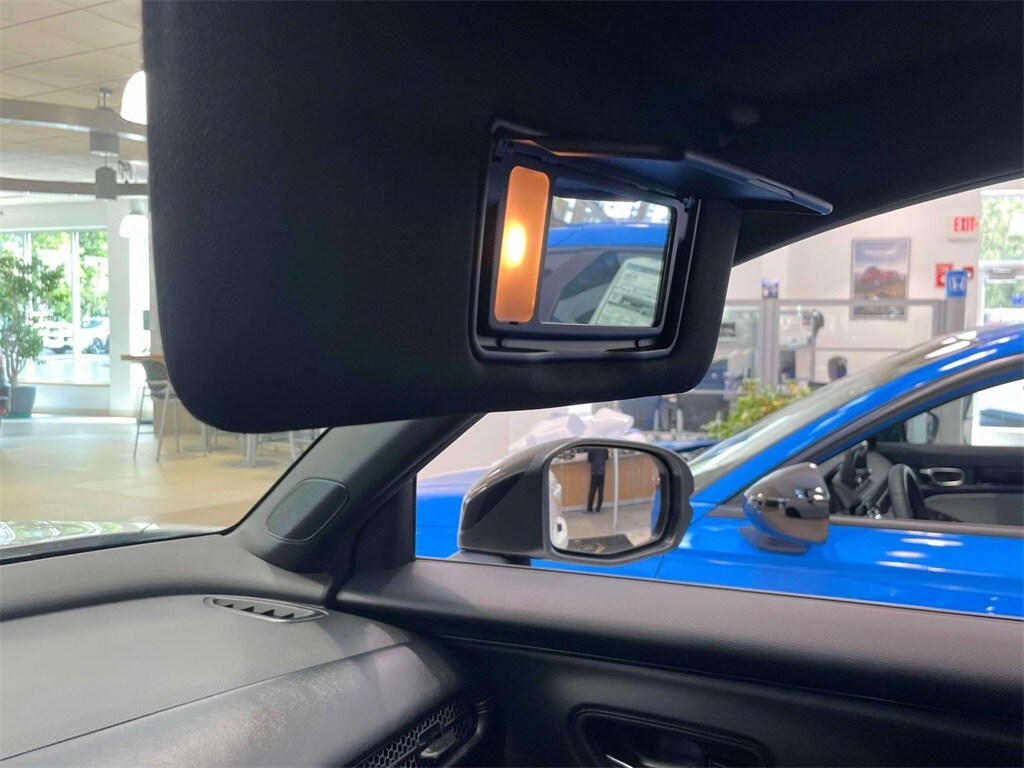 Vehicle image 28 of 30