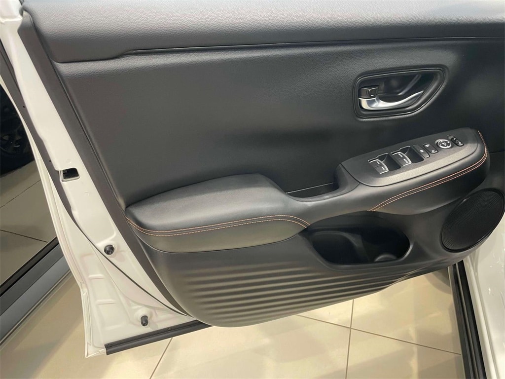 Vehicle image 13 of 30