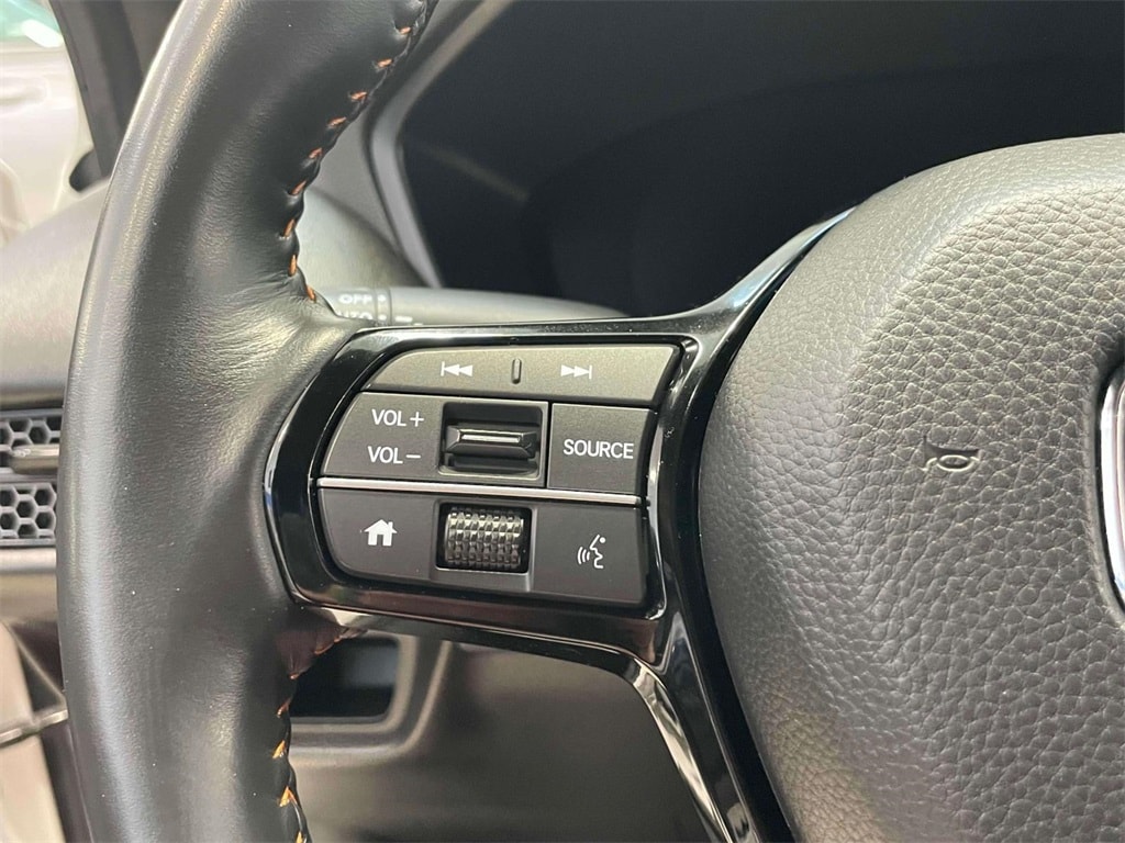 Vehicle image 17 of 30