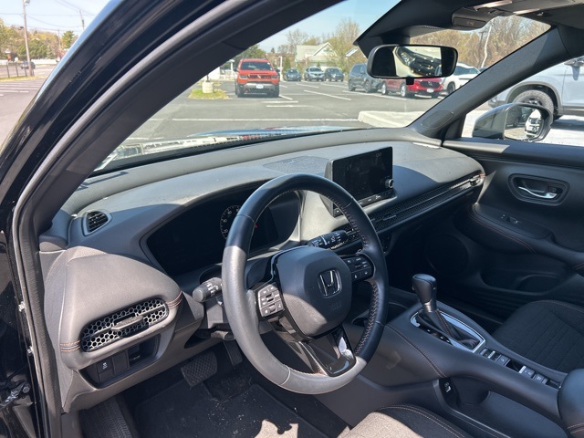 Vehicle image 10 of 12