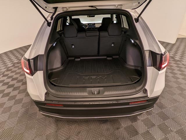 Vehicle image 21 of 26