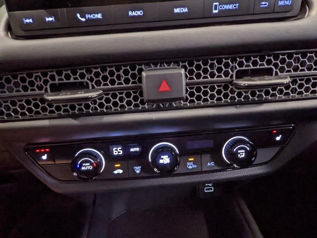 Vehicle image 15 of 26