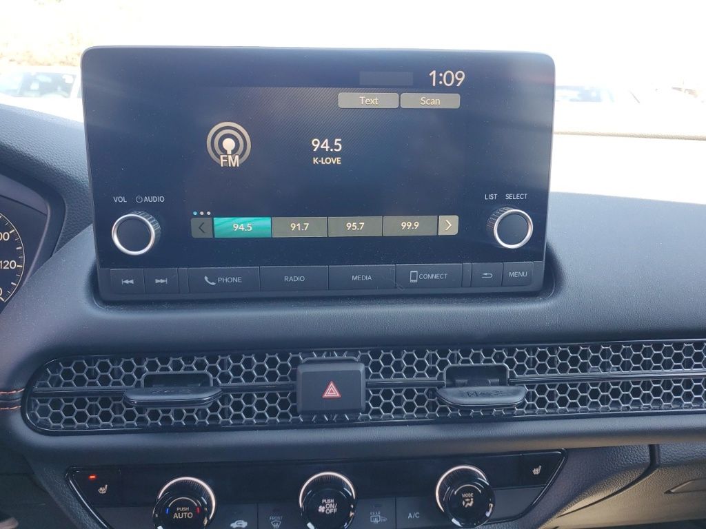 Vehicle image 16 of 24