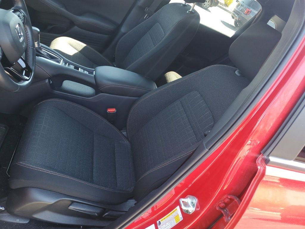 Vehicle image 10 of 24