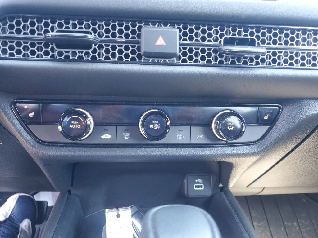 Vehicle image 18 of 24