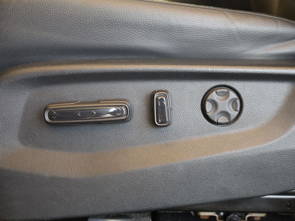 Vehicle image 33 of 54