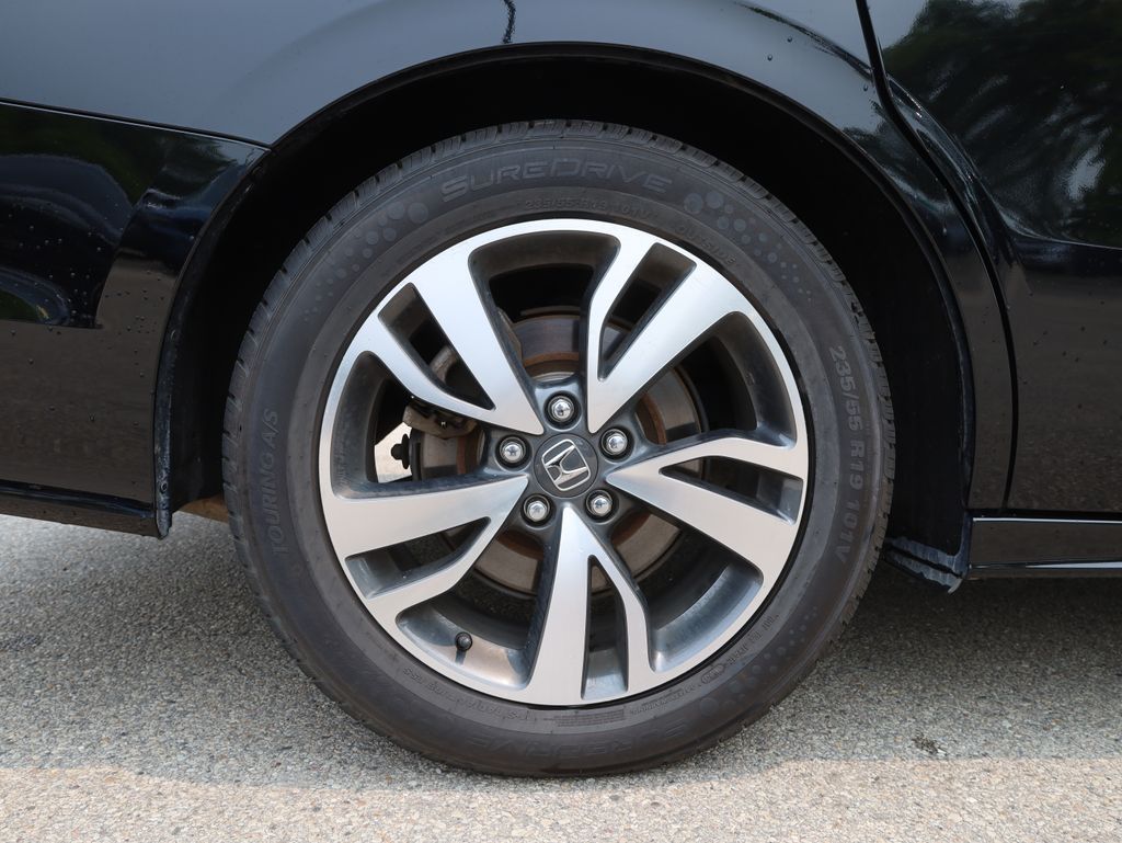 Vehicle image 10 of 54
