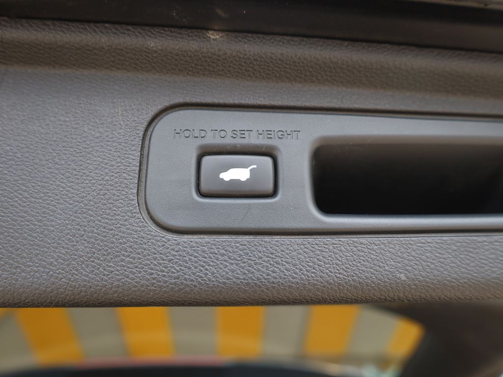 Vehicle image 28 of 54