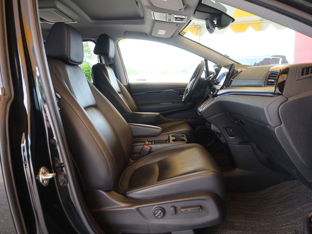 Vehicle image 11 of 54