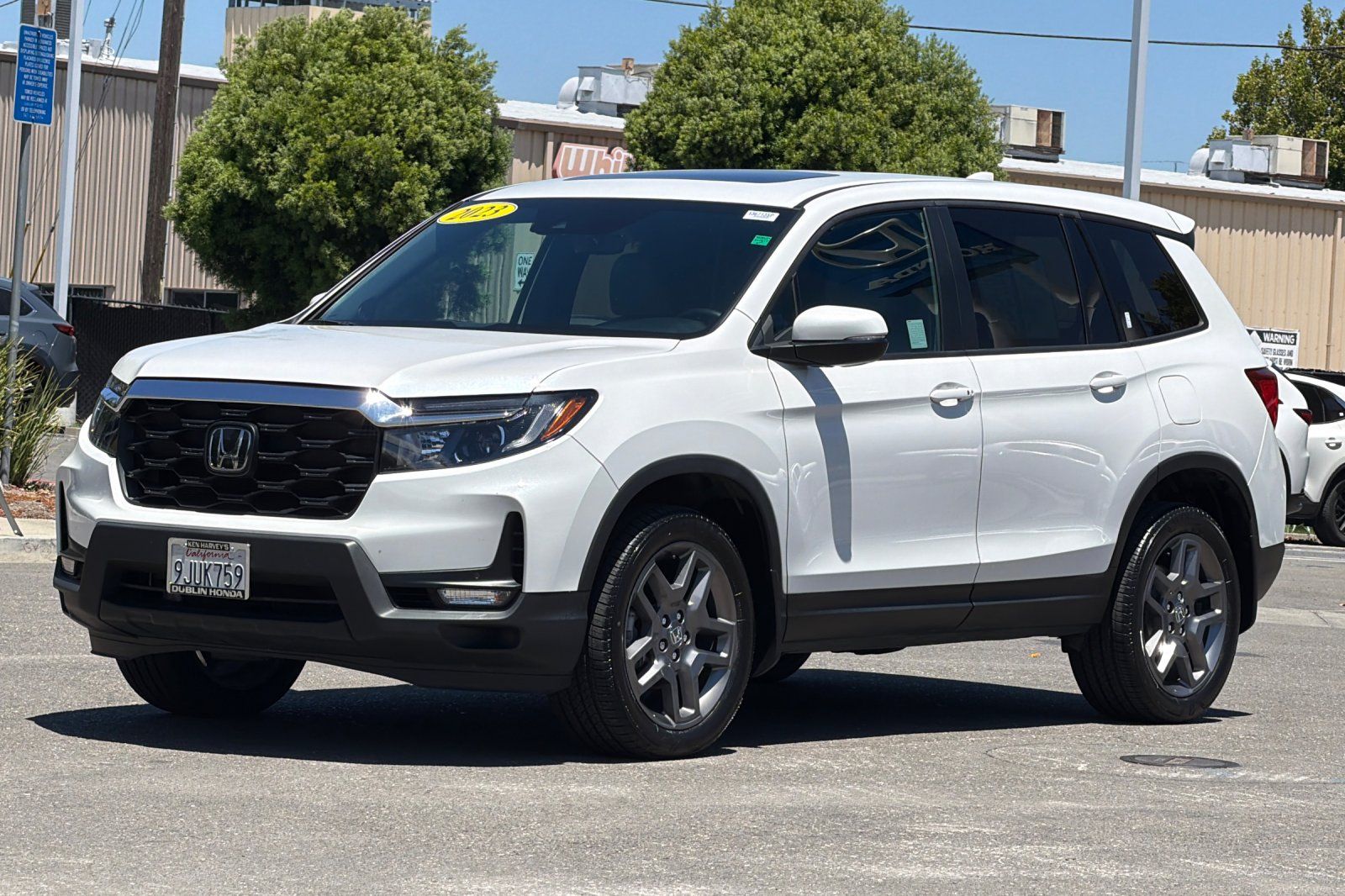 2023 Honda Passport EX-L Image 1 of 31