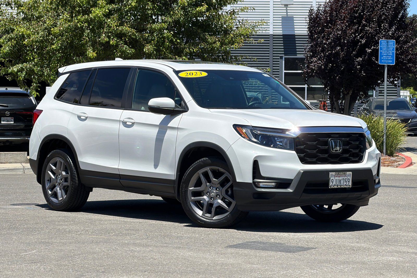 2023 Honda Passport EX-L Image 3 of 31