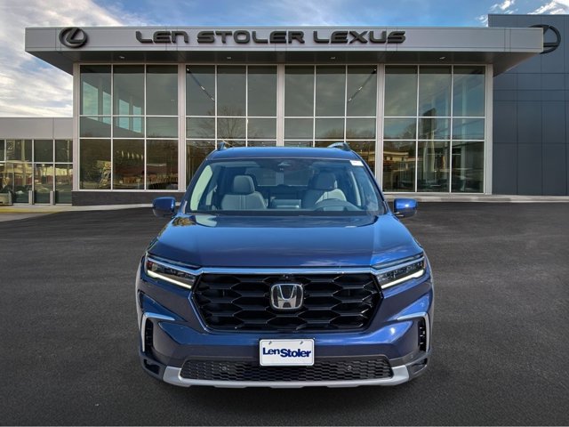 2023 Honda Pilot Elite Image 2 of 36