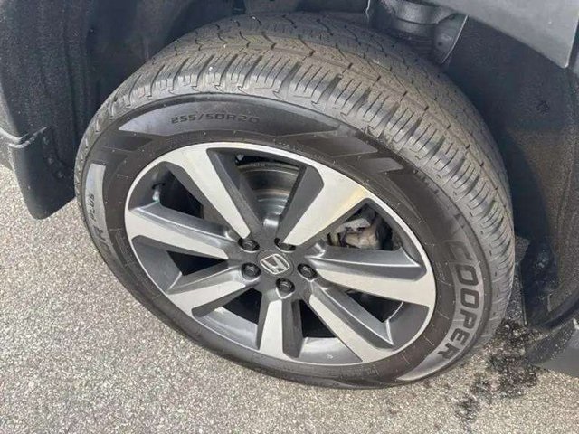 2023 Honda Pilot Touring Image 8 of 34