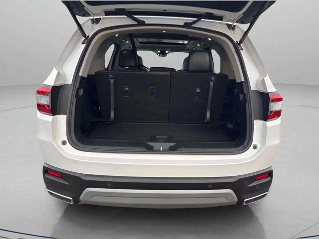 2023 Honda Pilot Touring Image 9 of 34