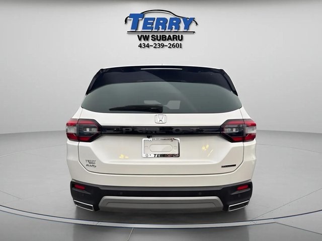 2023 Honda Pilot Touring Image 3 of 34