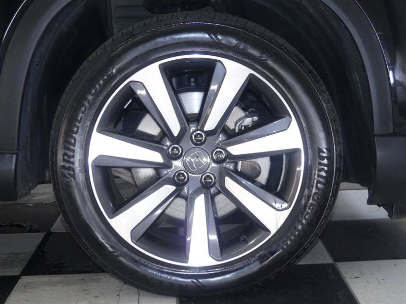 2023 Honda Pilot Touring Image 2 of 33