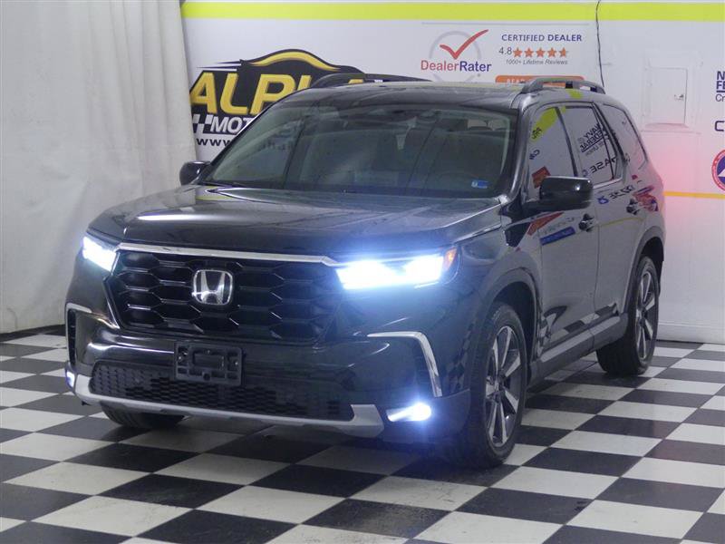 2023 Honda Pilot Touring Image 1 of 33