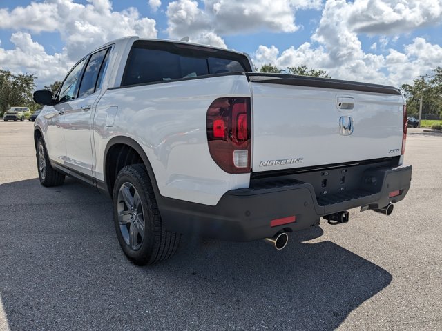 Vehicle image 8 of 44
