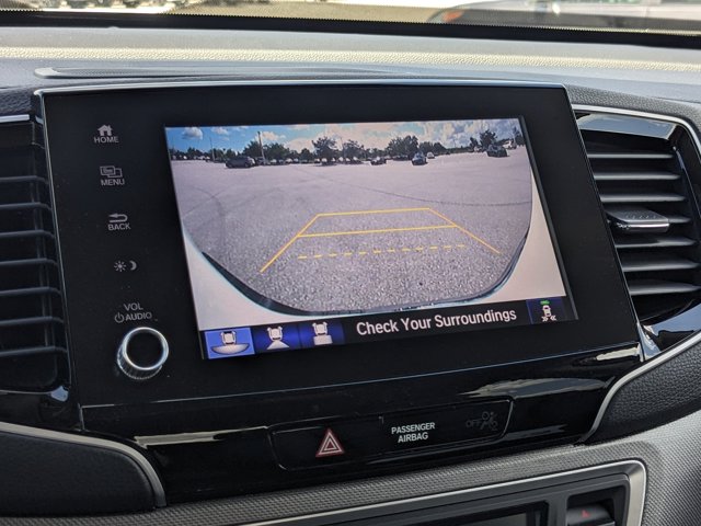 Vehicle image 21 of 44