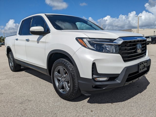 Vehicle image 4 of 44