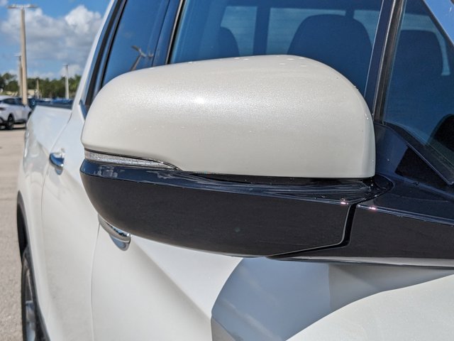 Vehicle image 34 of 44