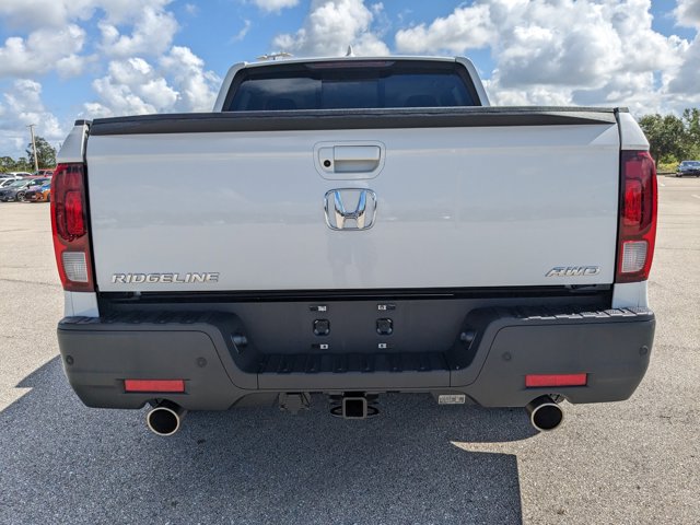 Vehicle image 9 of 44