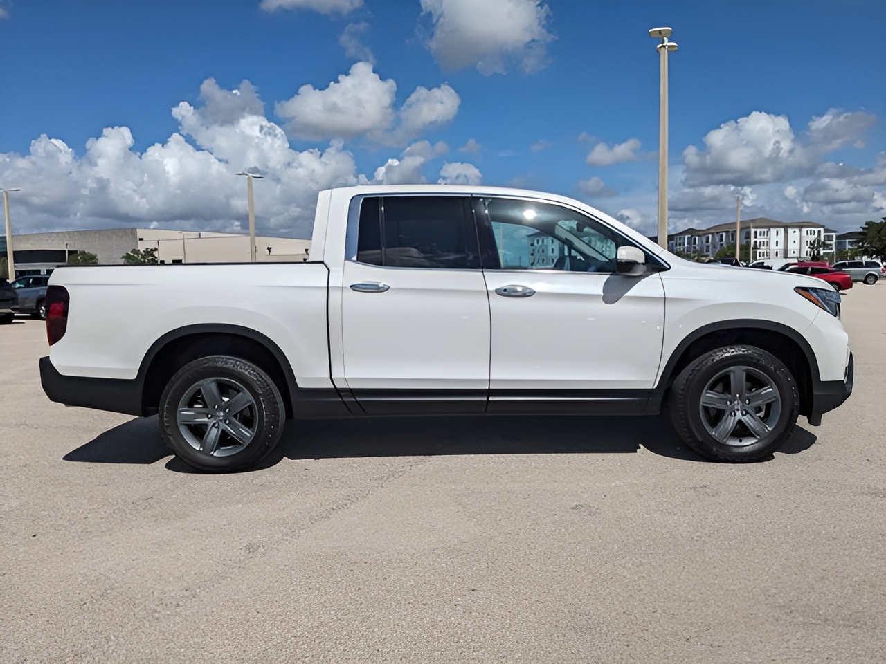 Vehicle image 40 of 44