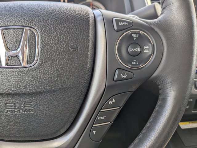 Vehicle image 18 of 44