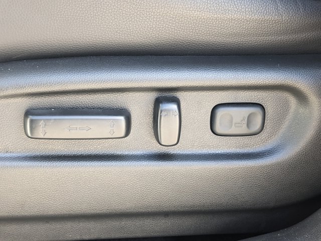 Vehicle image 24 of 44