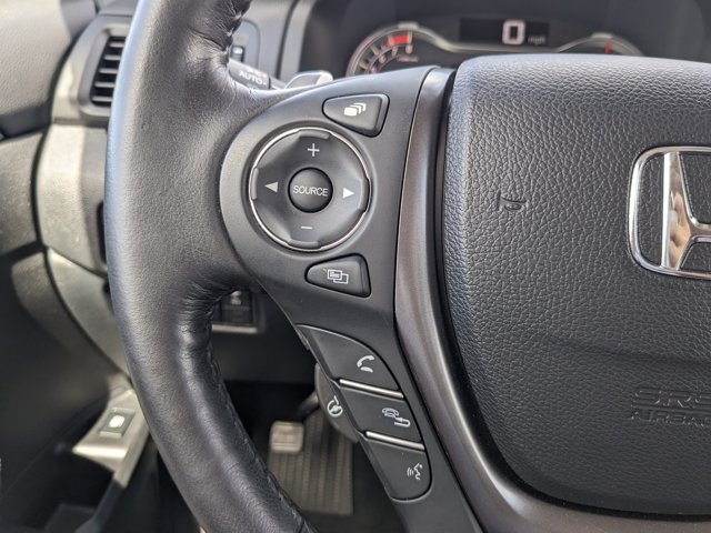 Vehicle image 17 of 44