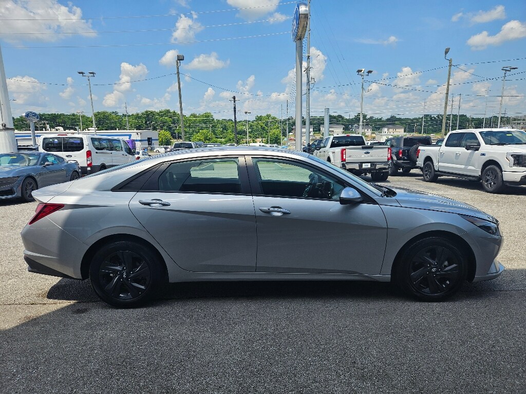 Vehicle image 3 of 23
