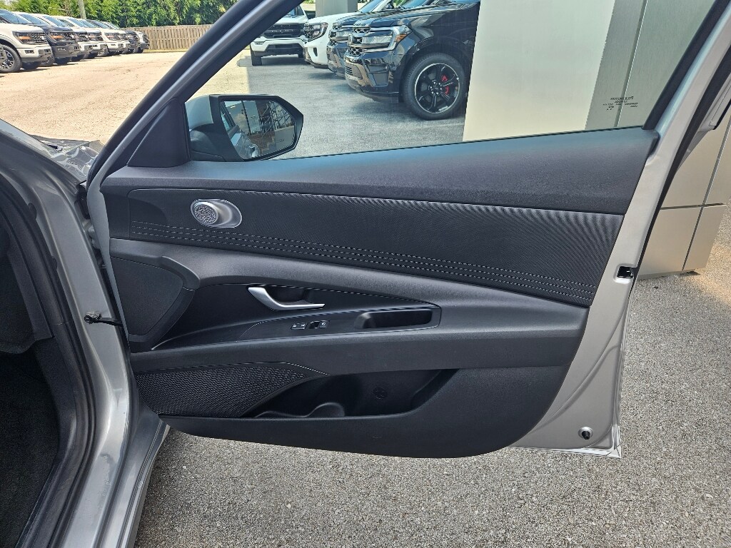Vehicle image 23 of 23