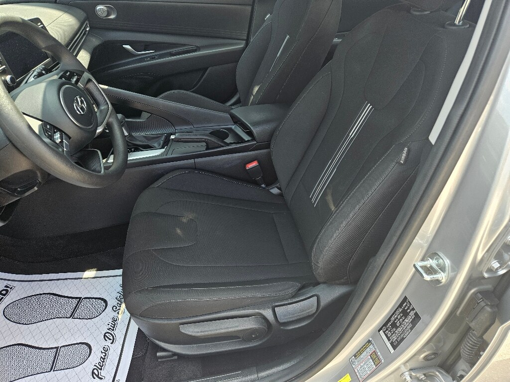 Vehicle image 10 of 23
