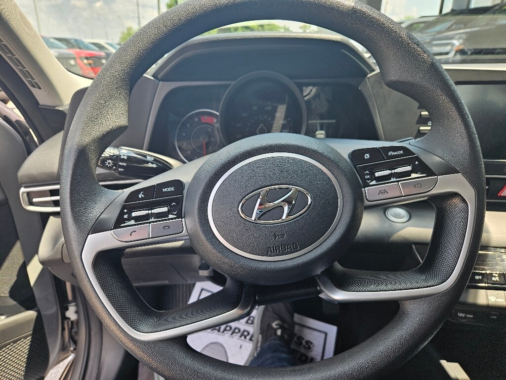 Vehicle image 14 of 23
