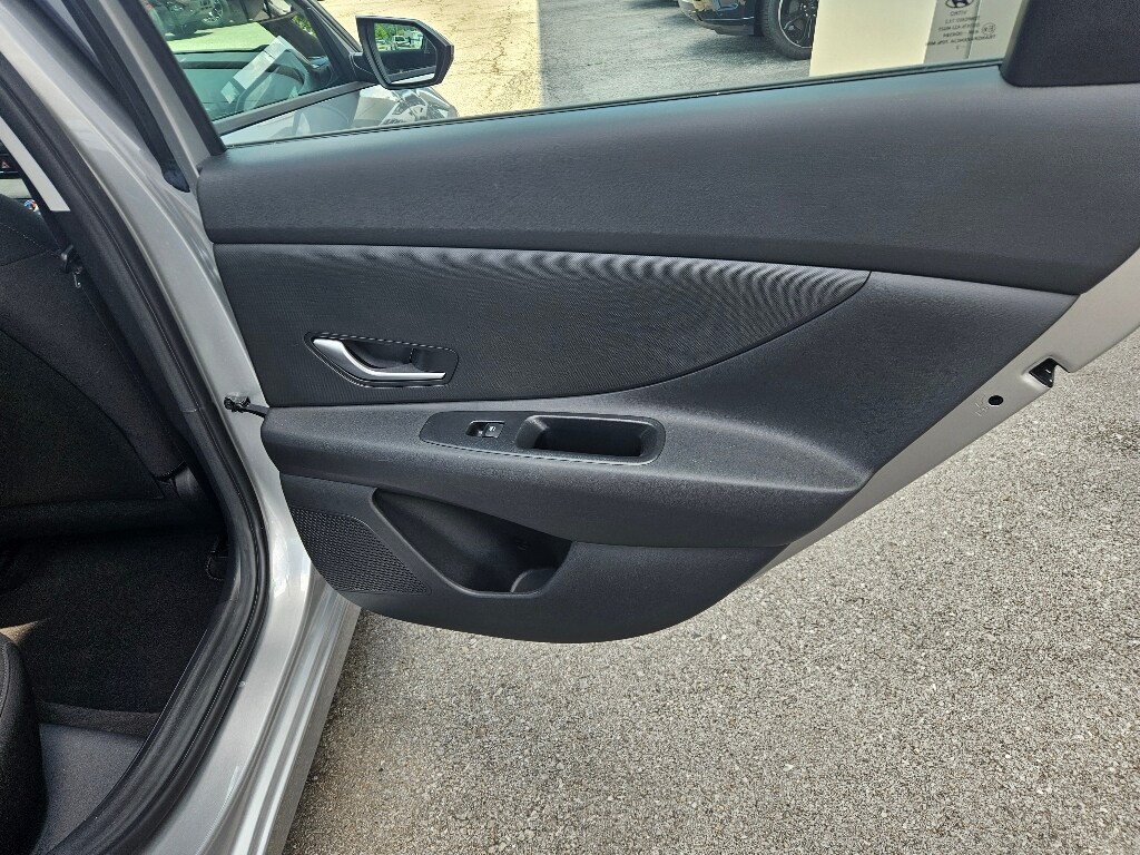 Vehicle image 20 of 23