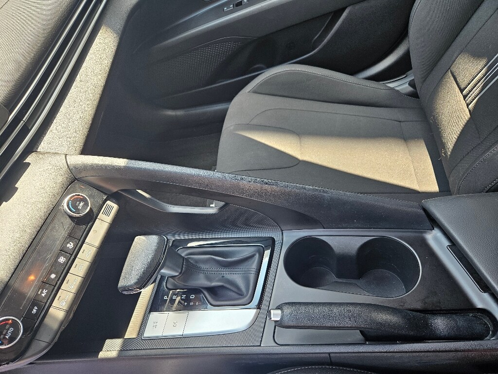 Vehicle image 17 of 23