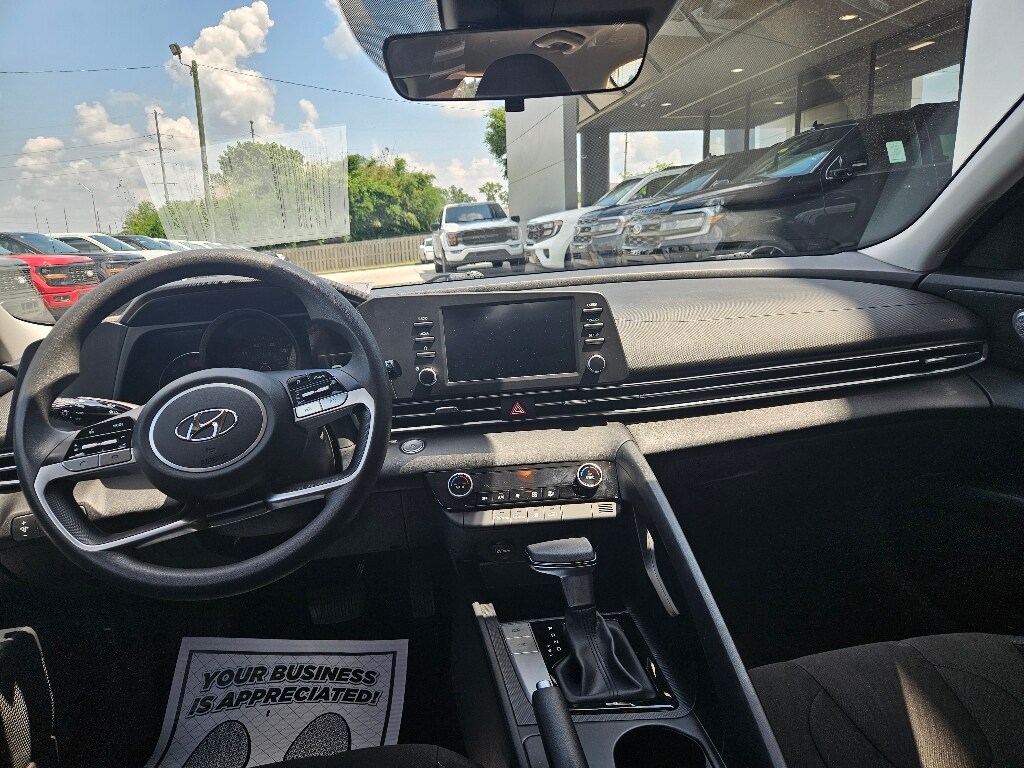 Vehicle image 13 of 23