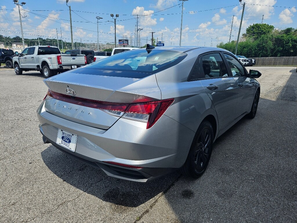 Vehicle image 4 of 23