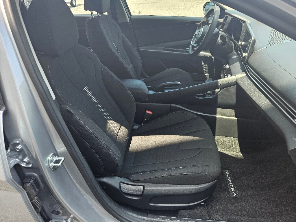 Vehicle image 9 of 23