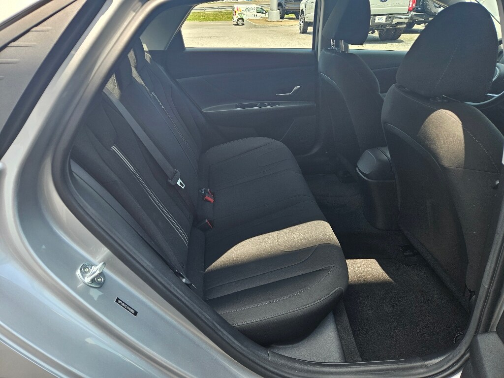 Vehicle image 11 of 23