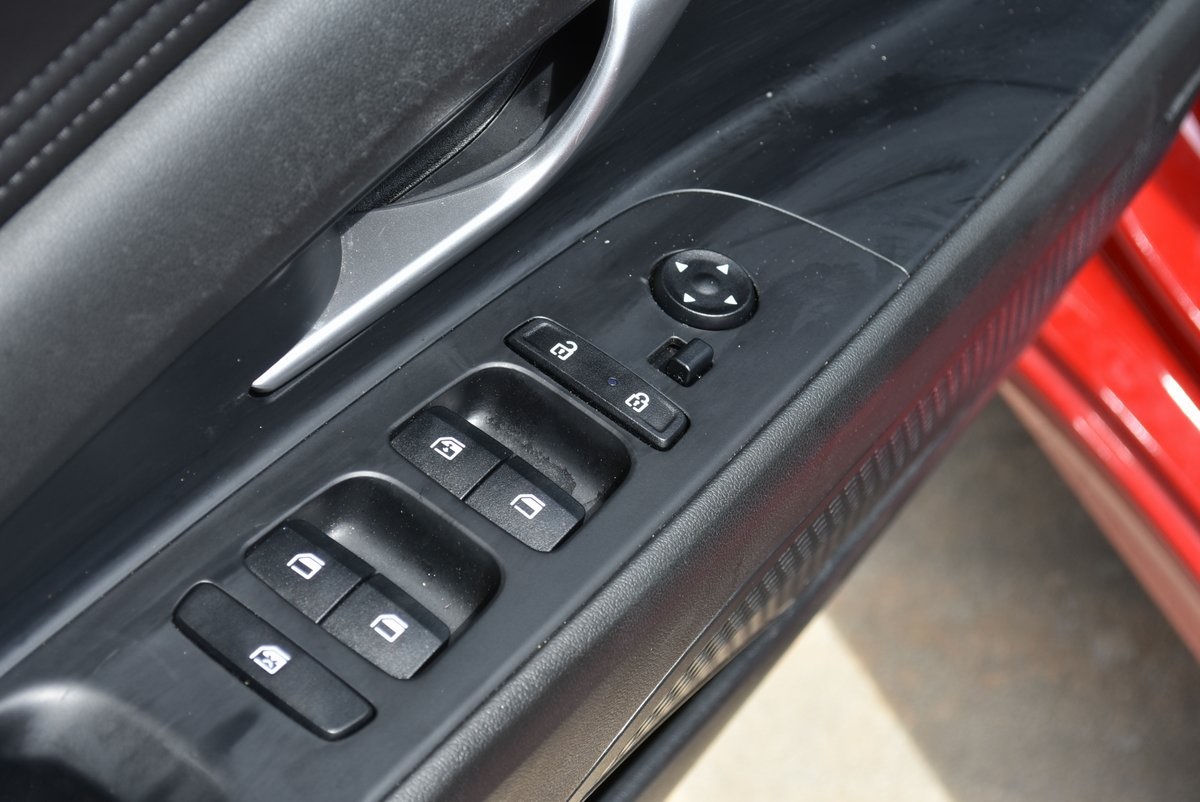 Vehicle image 33 of 36
