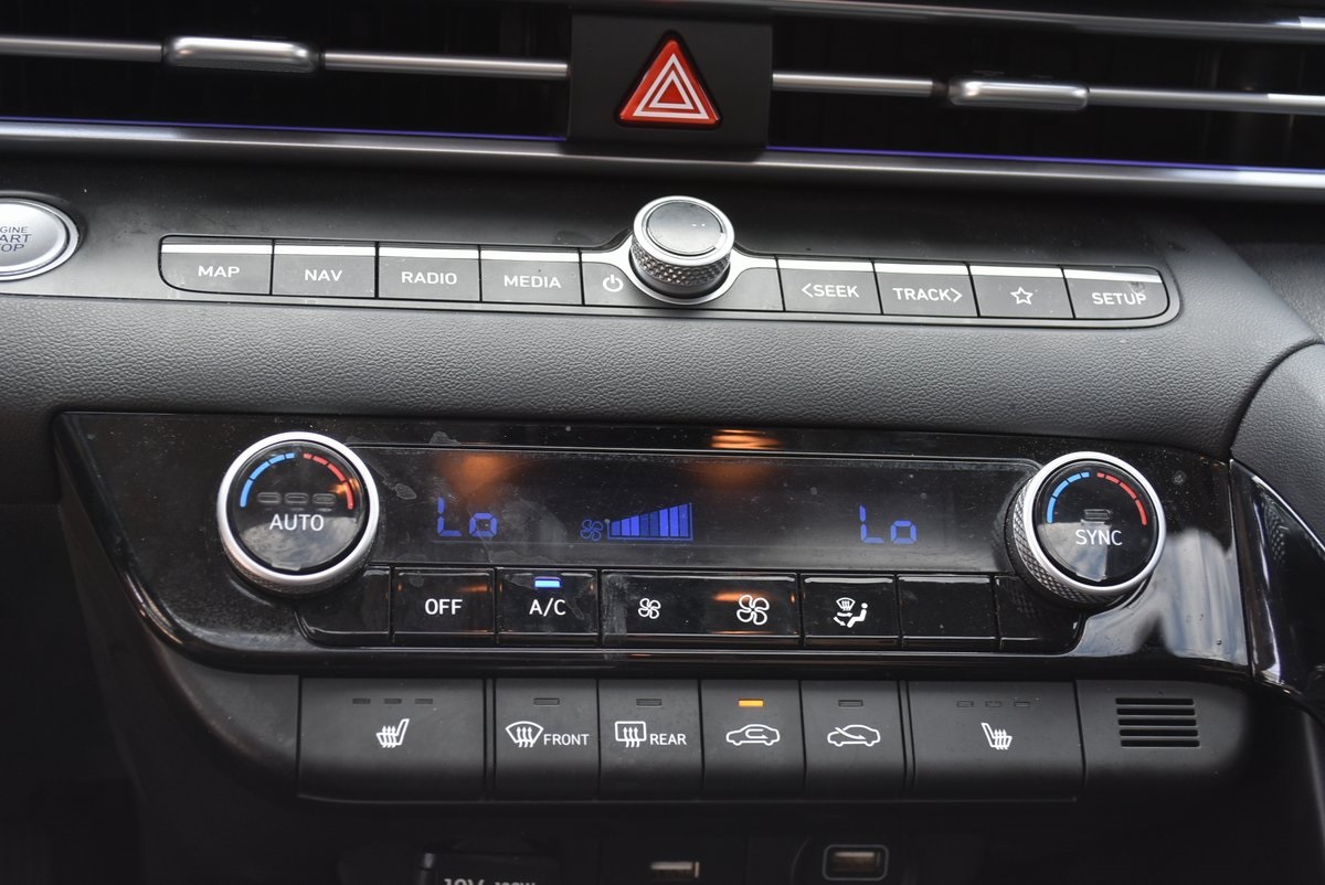 Vehicle image 21 of 36